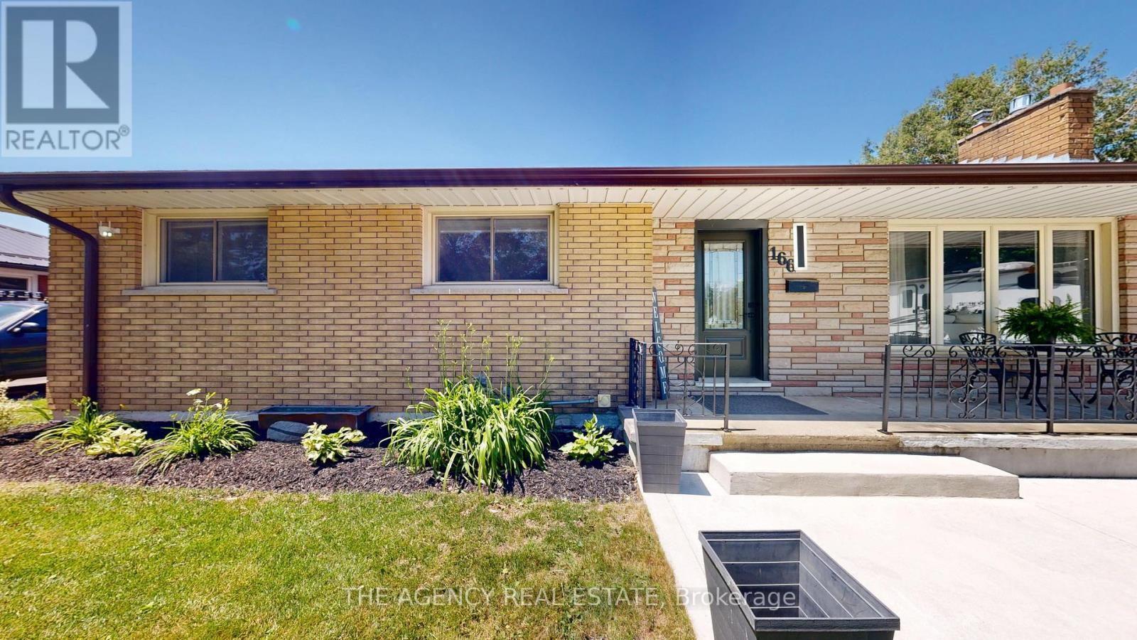 166 FAIRVIEW AVENUE W