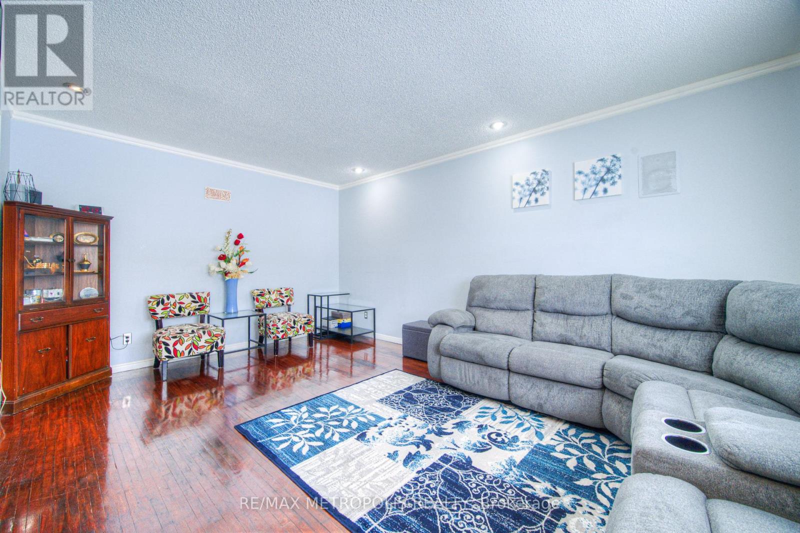 76 GLEN ROAD
