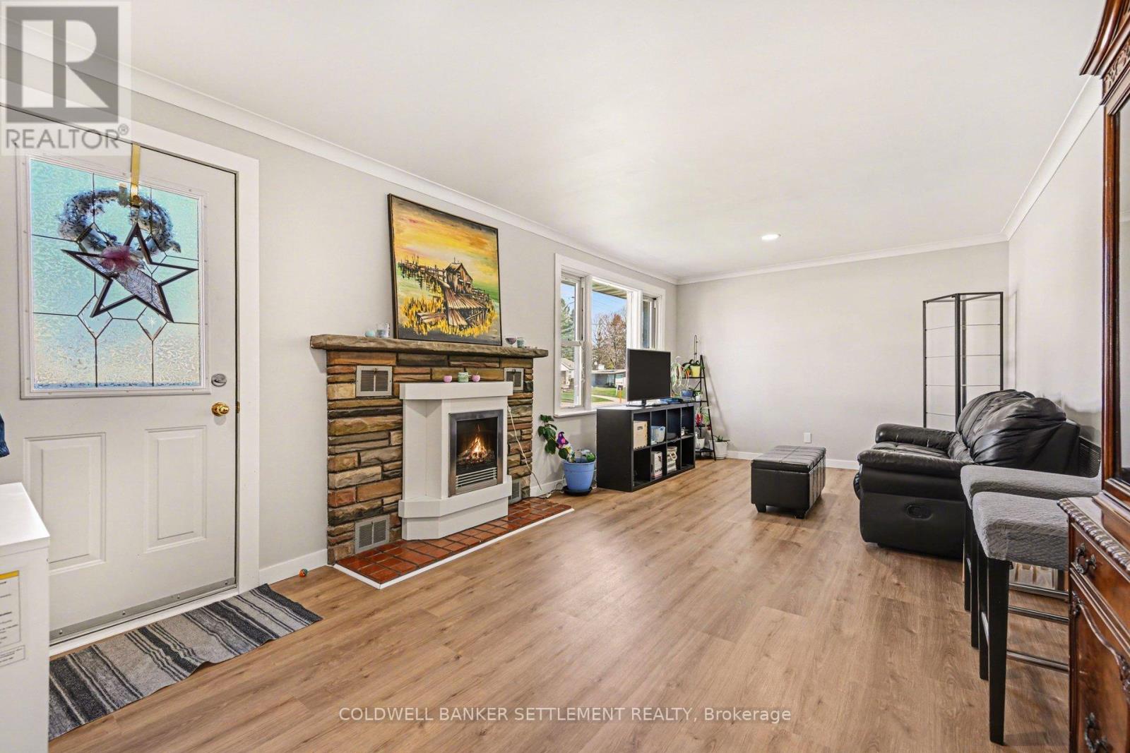 27 BROADVIEW AVENUE W