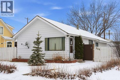 224 1 Street S Vulcan AB T0L2B0