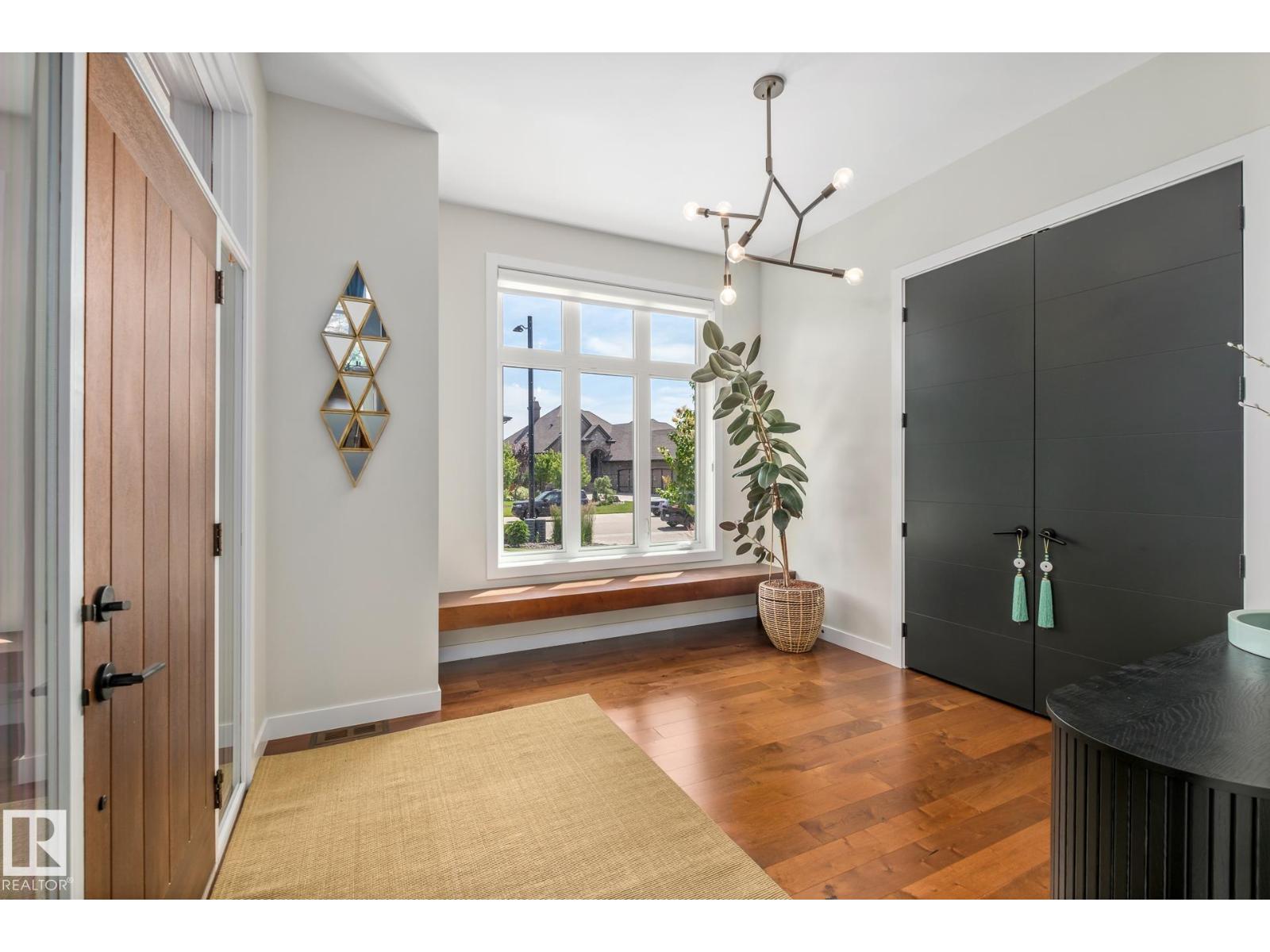 699 HOWATT DR SW