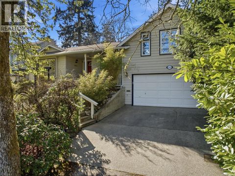 3874 Grange Rd Saanich BC V8Z4T5