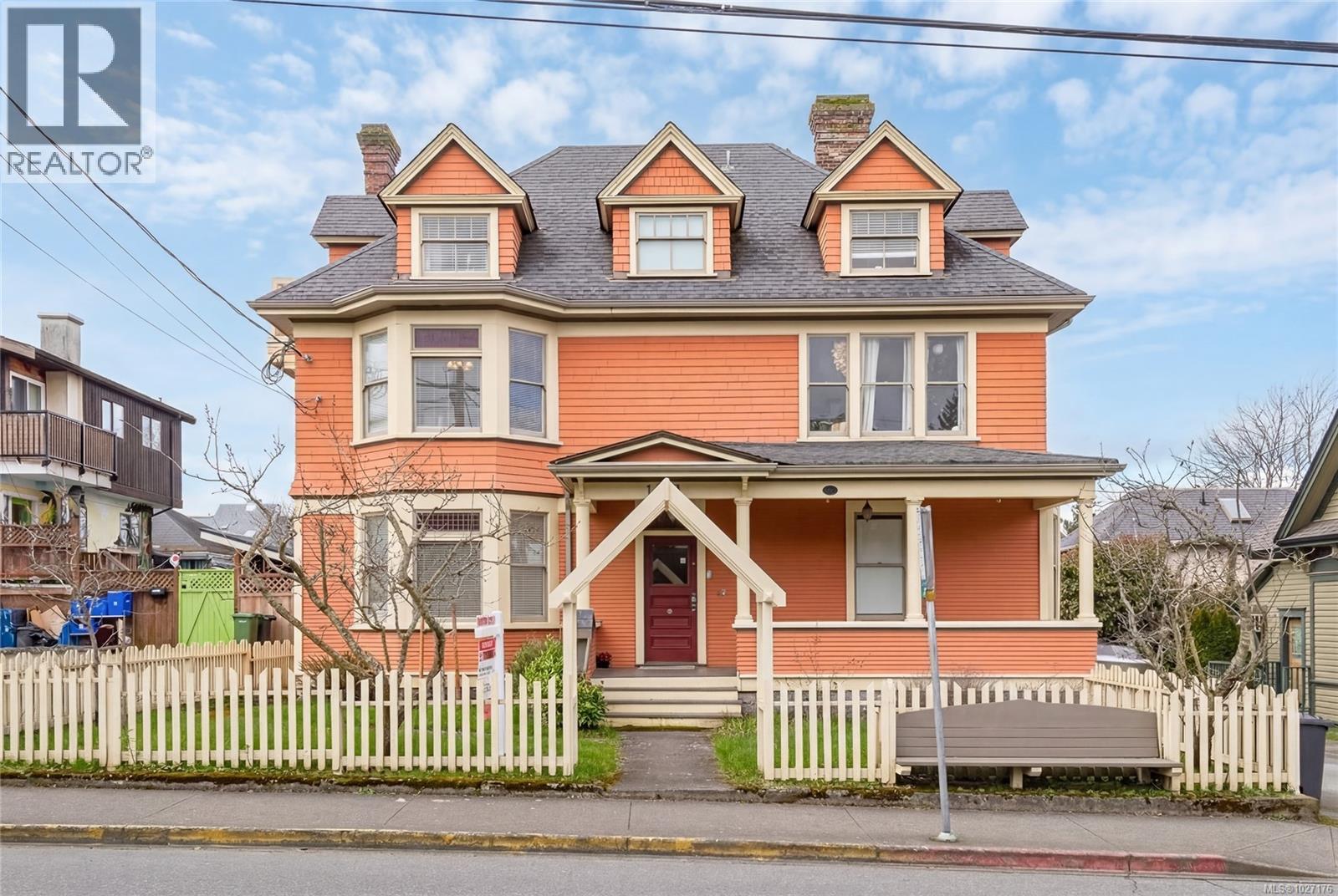 1418 Fernwood Rd