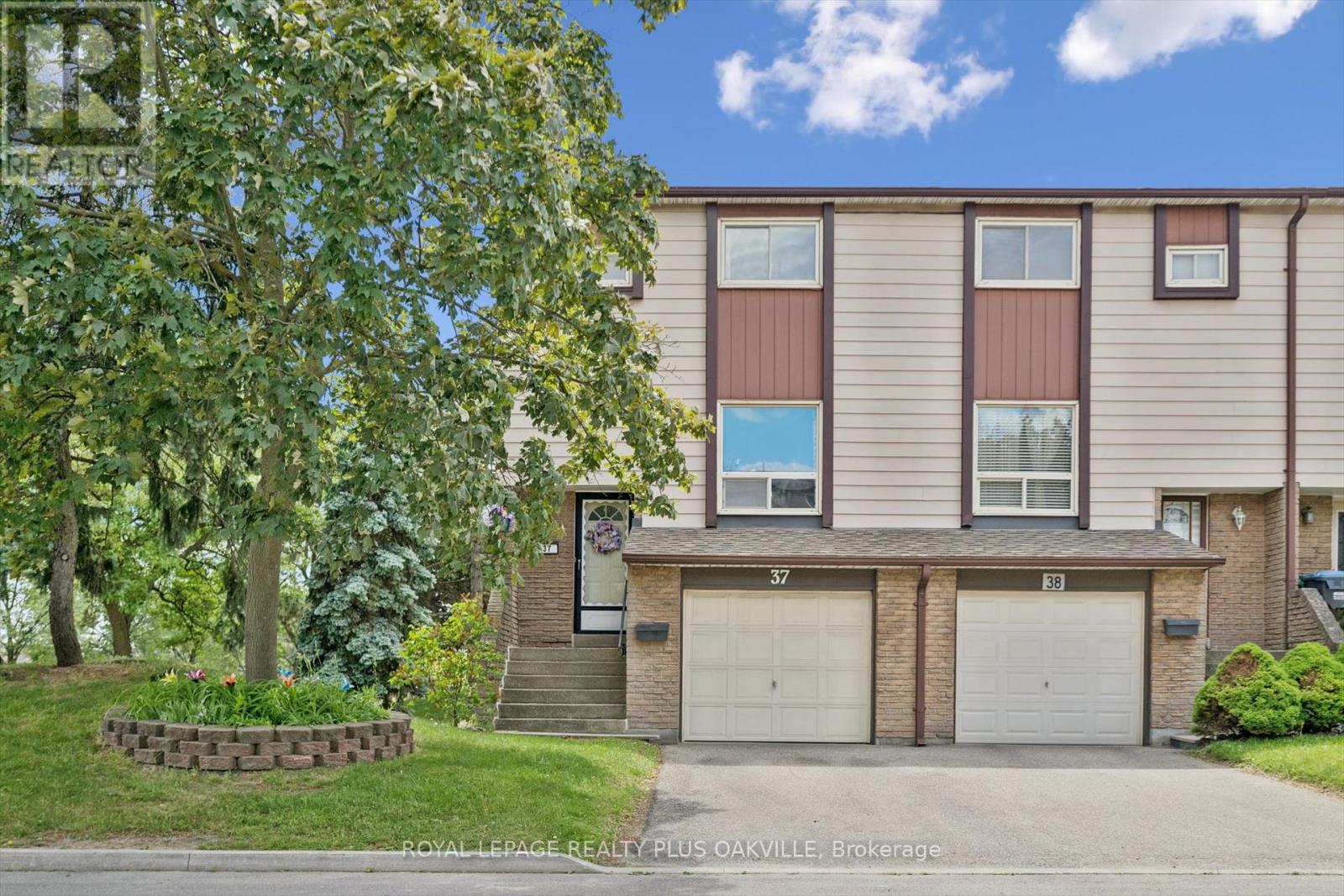 37 - 1221 DUNDIX ROAD