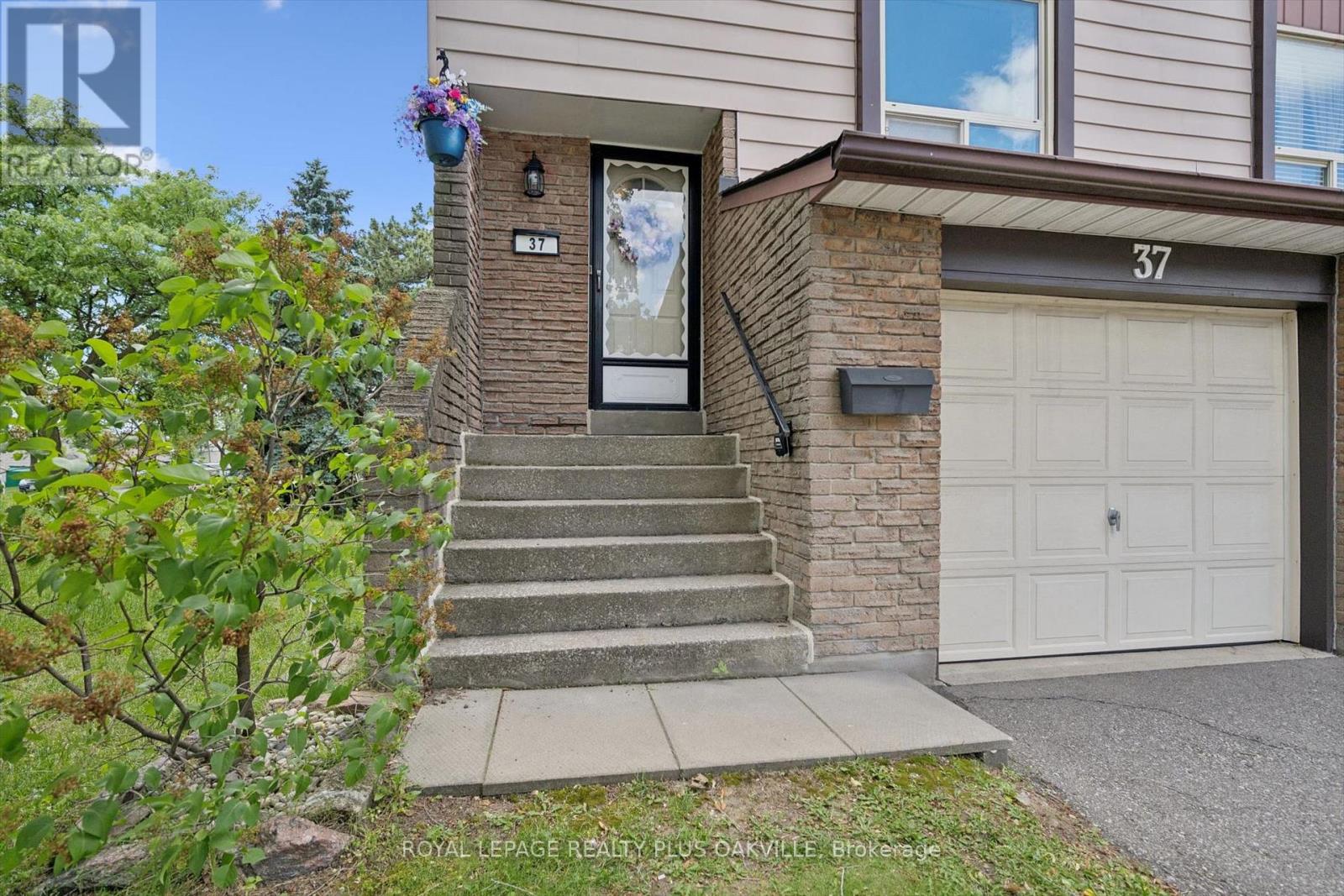 37 - 1221 DUNDIX ROAD