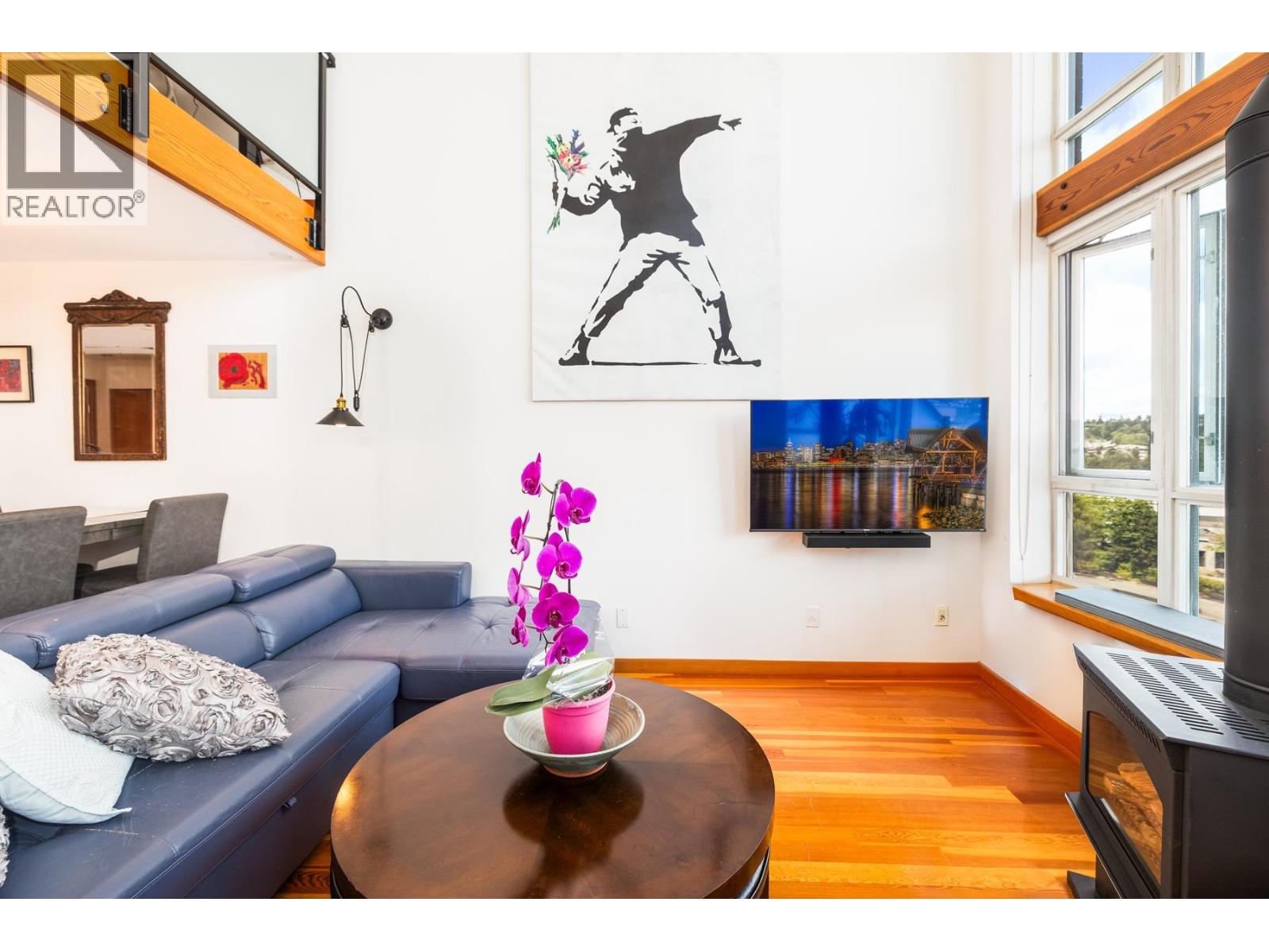 519 10 RENAISSANCE SQUARE