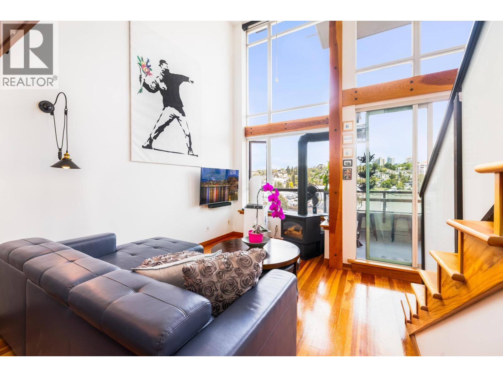 519 10 RENAISSANCE SQUARE