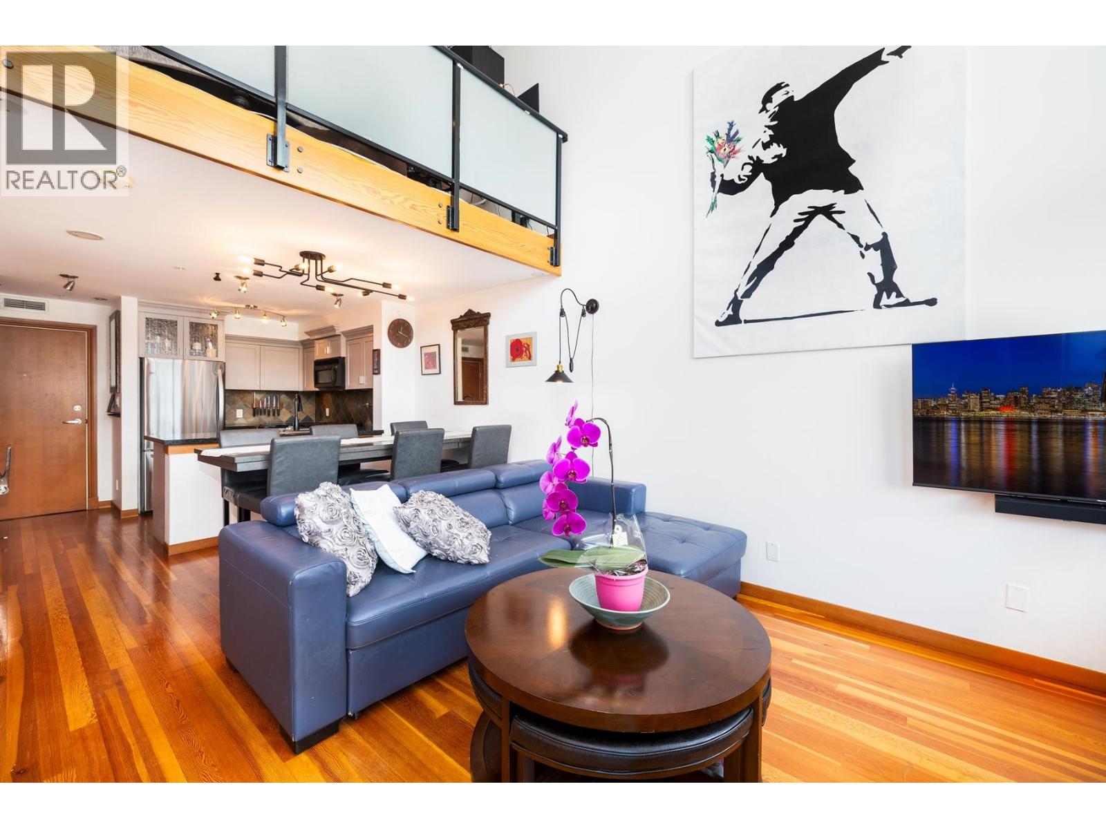 519 10 RENAISSANCE SQUARE