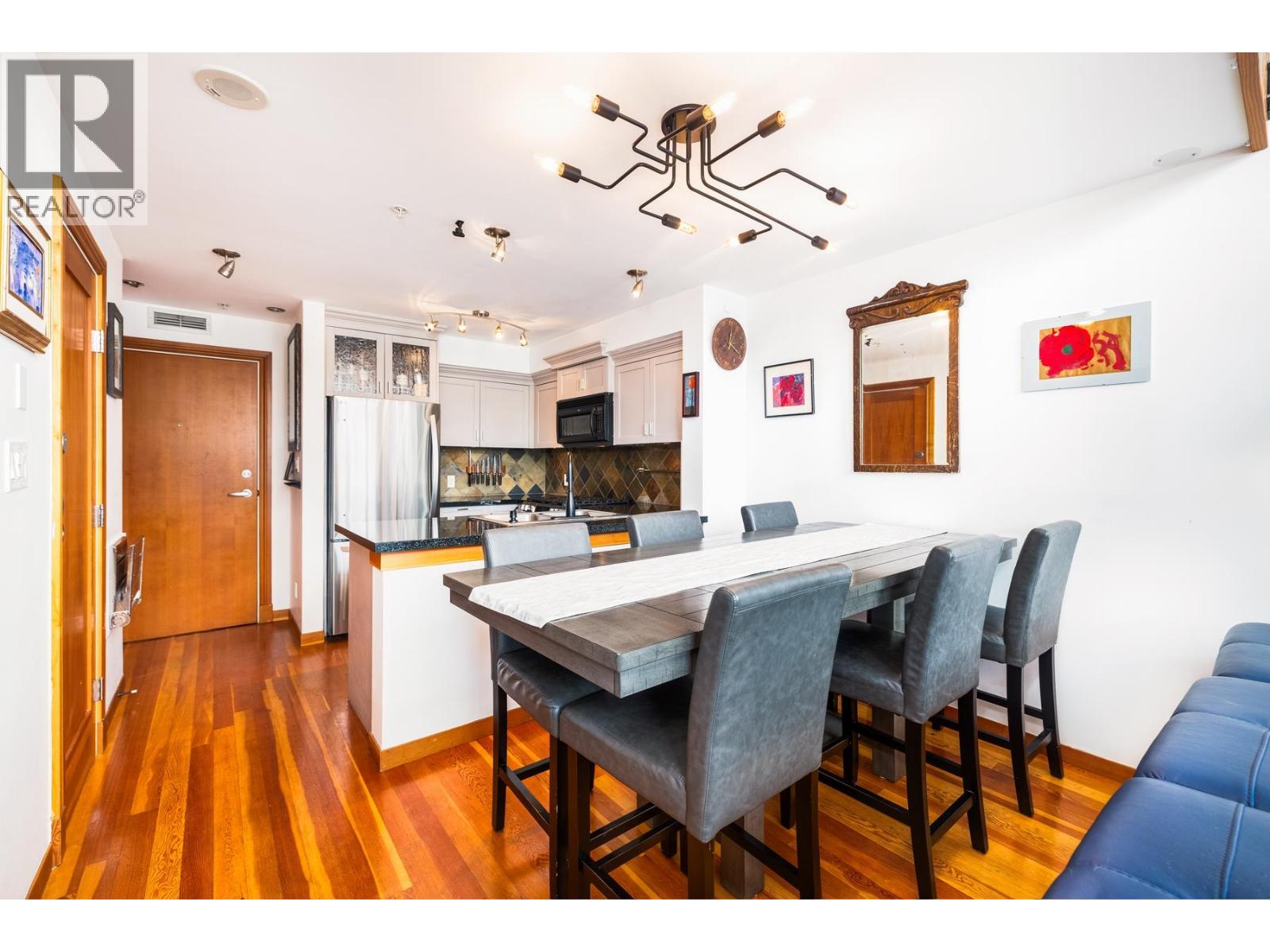 519 10 RENAISSANCE SQUARE