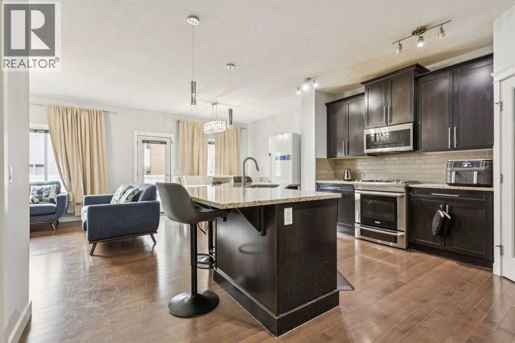 325 Evanspark Gardens NW