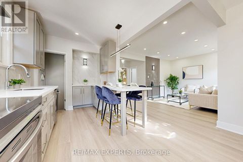 261 HELMER AVENUE Newmarket (Central Newmarket) ON L3Y4L8