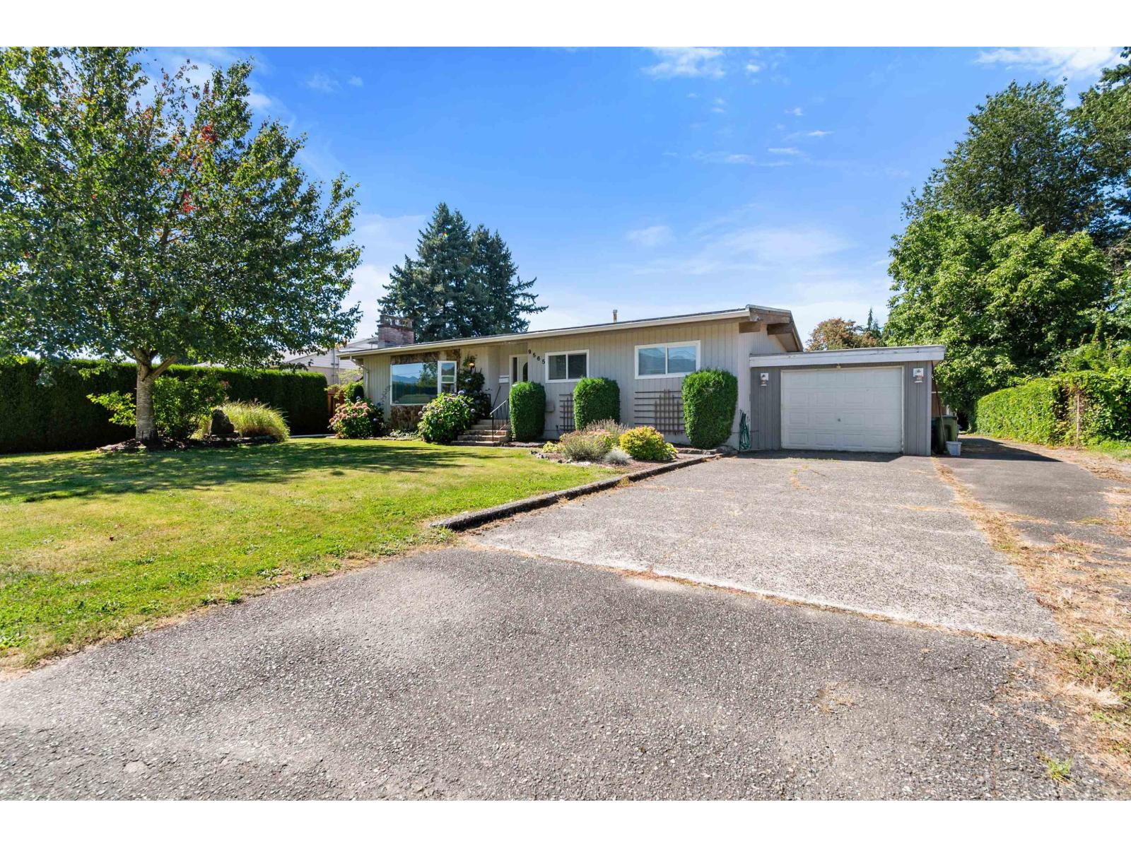 9565 CARLETON STREET|Chilliwack Proper East