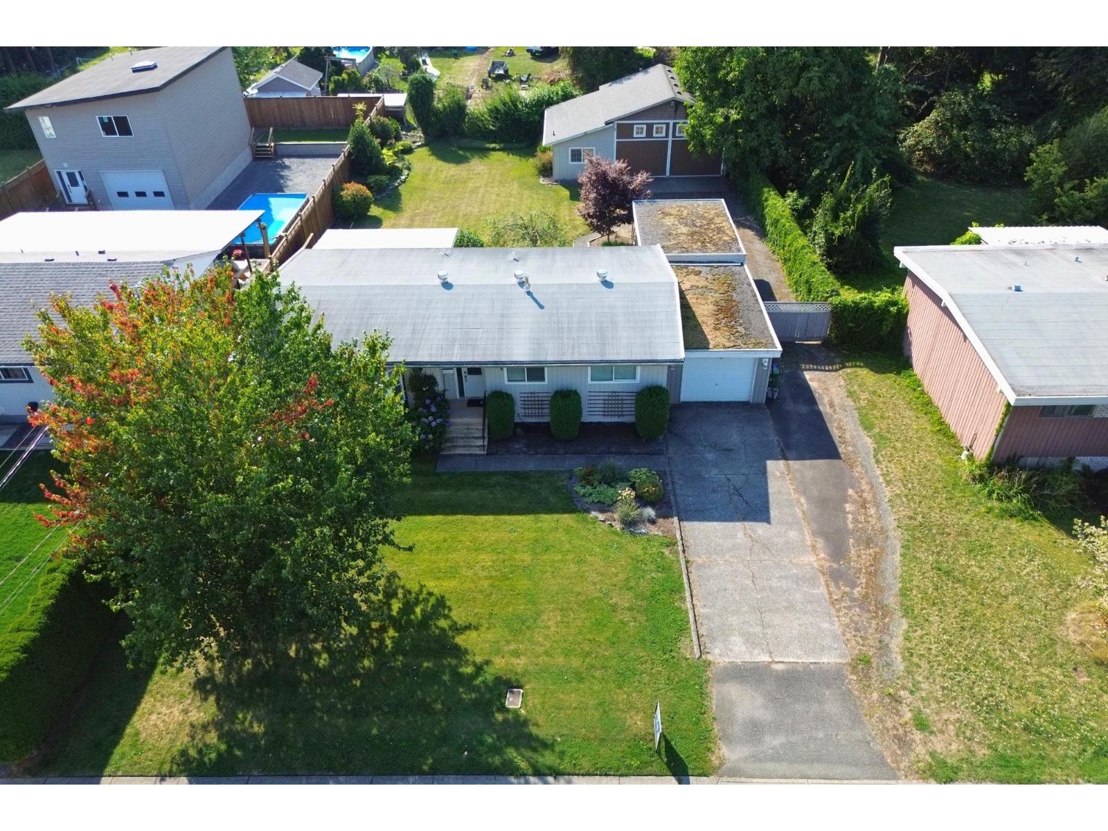 9565 CARLETON STREET|Chilliwack Proper East