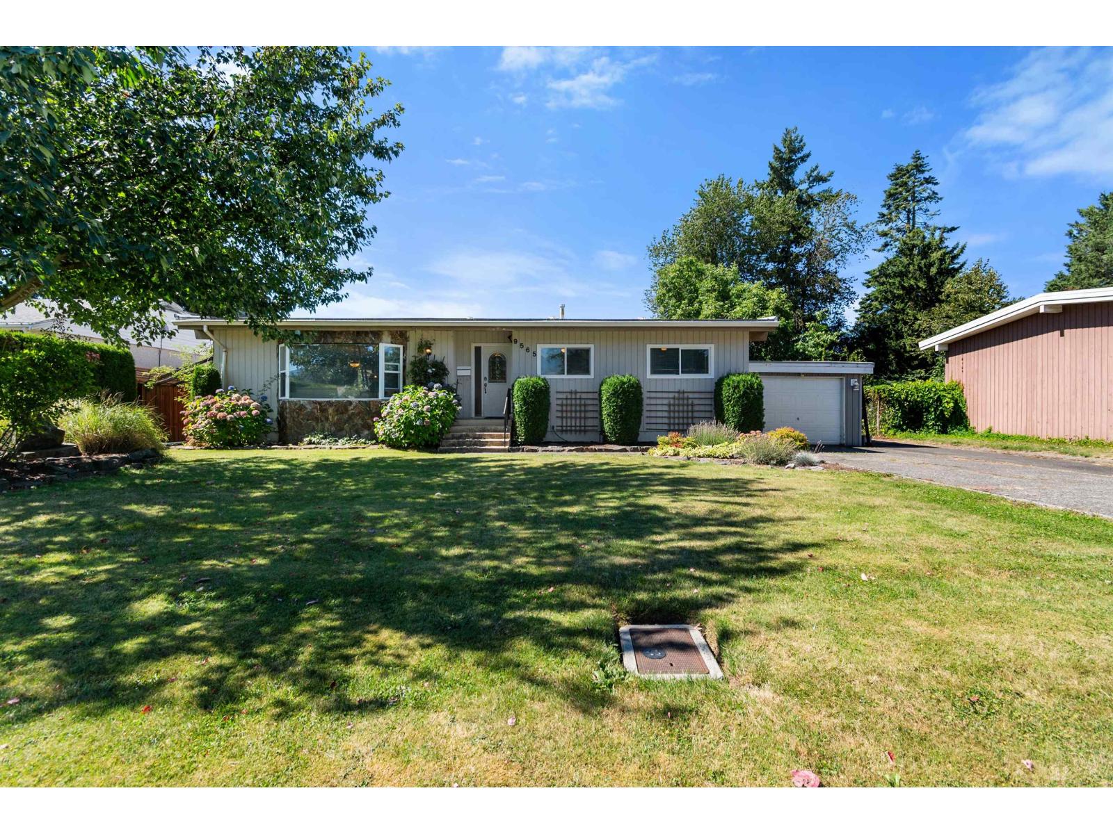 9565 CARLETON STREET|Chilliwack Proper East