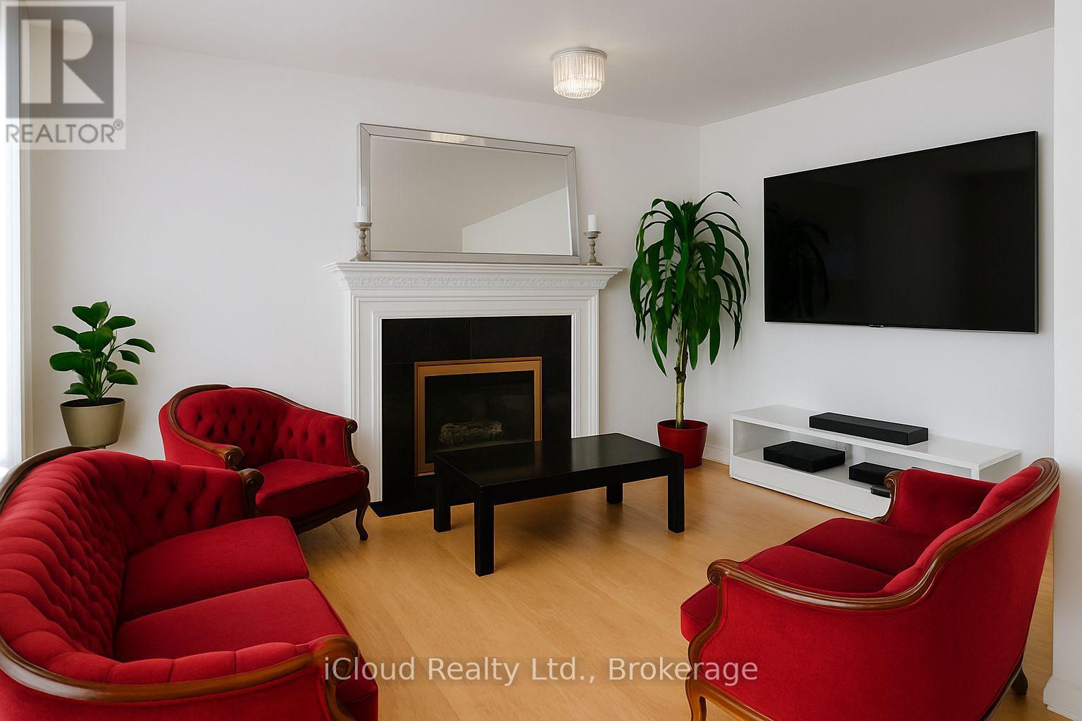 87 O'CONNOR CRESCENT S