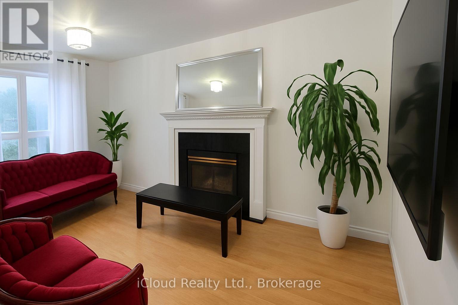 87 O'CONNOR CRESCENT S