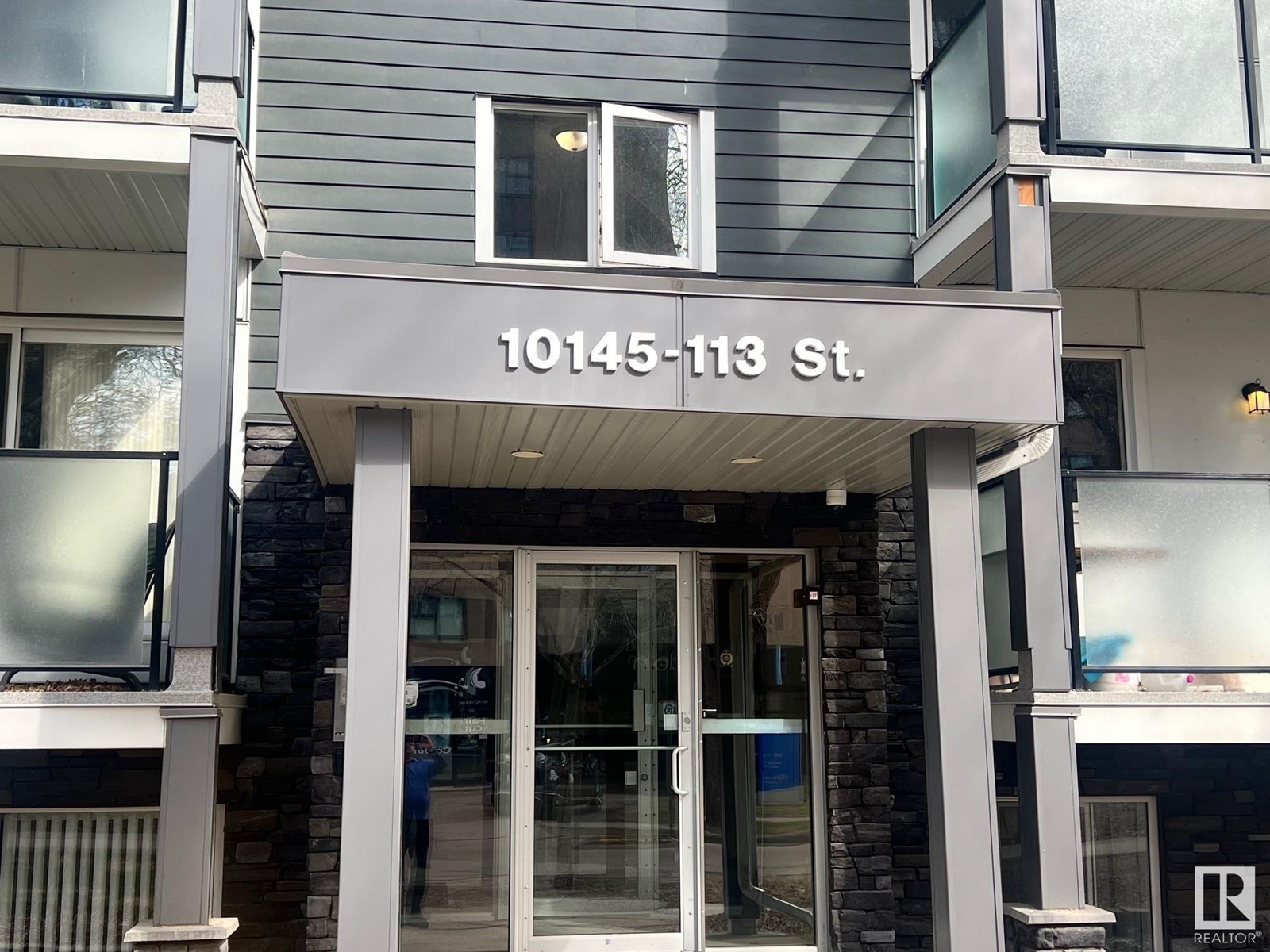 #407 10145 113 ST NW