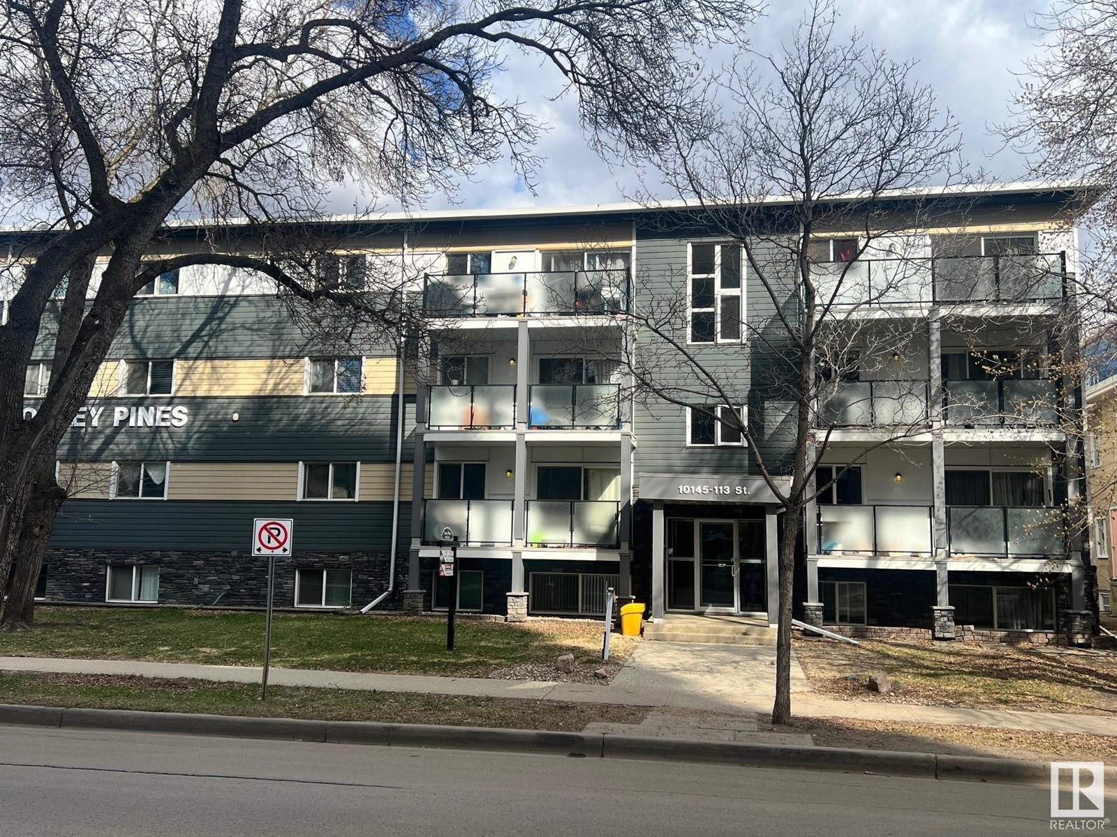 #407 10145 113 ST NW