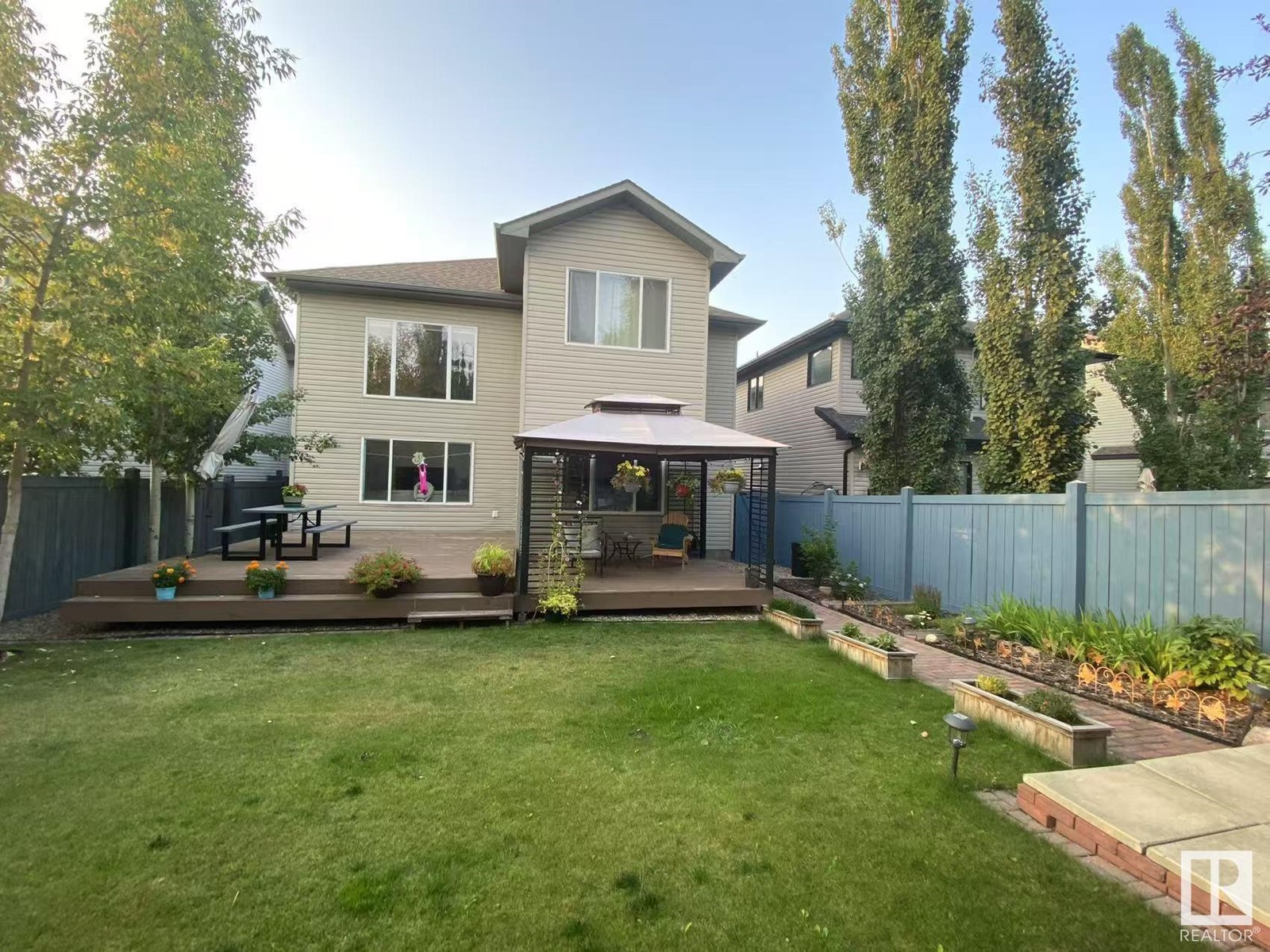 2615 BOWEN WY SW