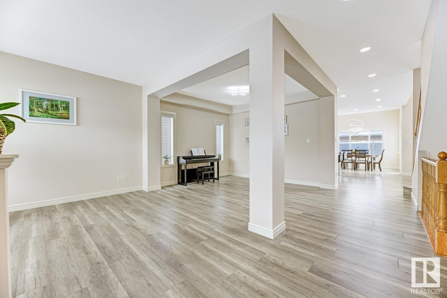 2615 BOWEN WY SW