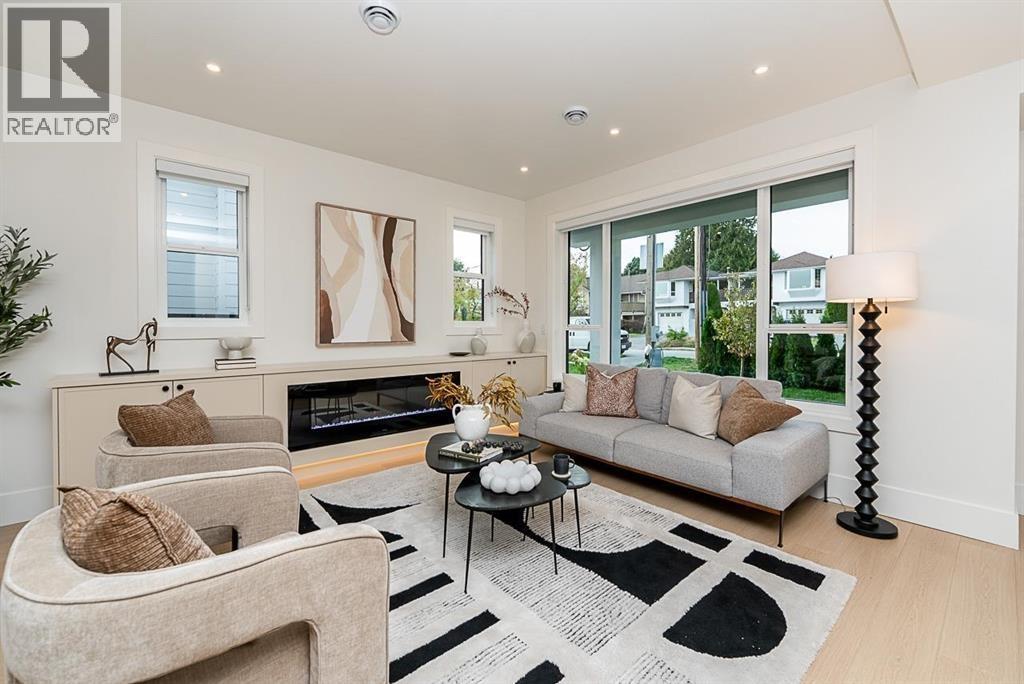 101 646 GIRARD AVENUE