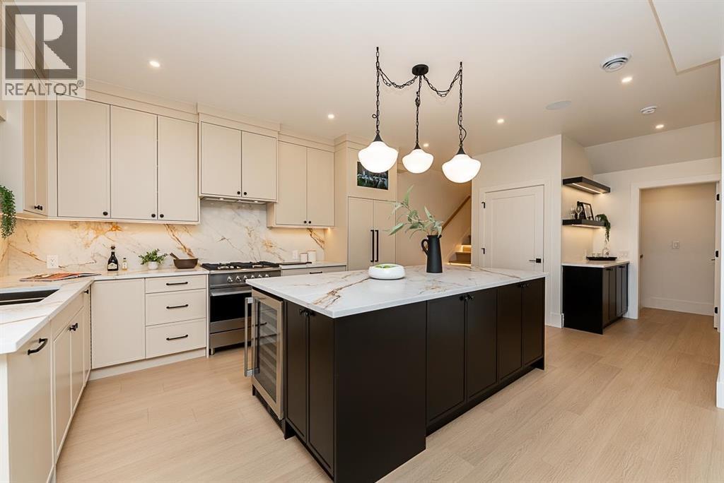 101 646 GIRARD AVENUE