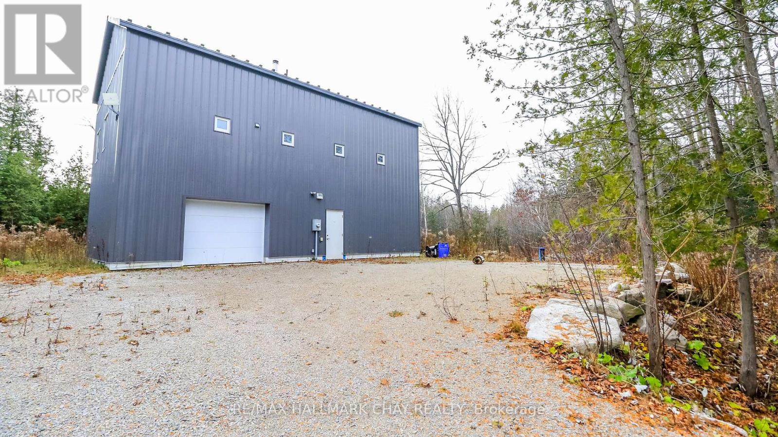 2576 CHAMPLAIN ROAD