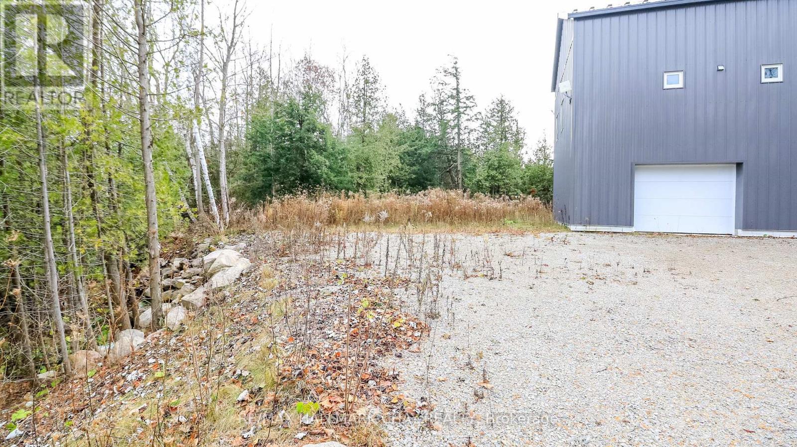2576 CHAMPLAIN ROAD