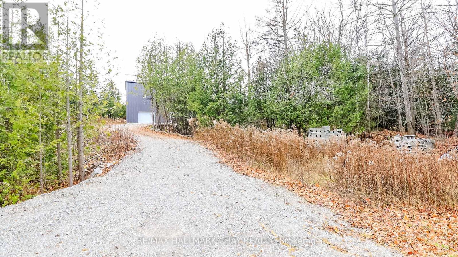 2576 CHAMPLAIN ROAD