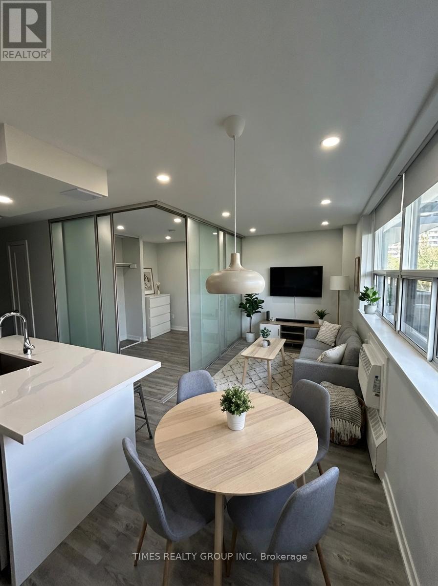 1004 - 15 WALMER ROAD