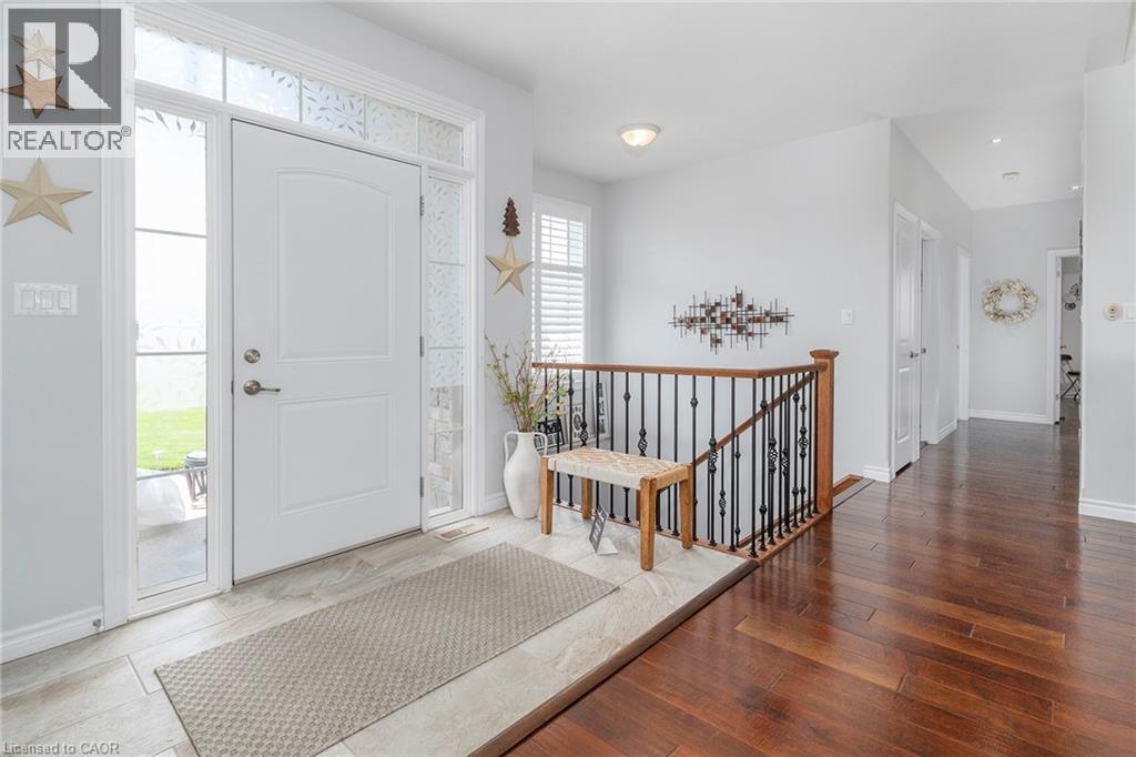 6 MACNEIL Court