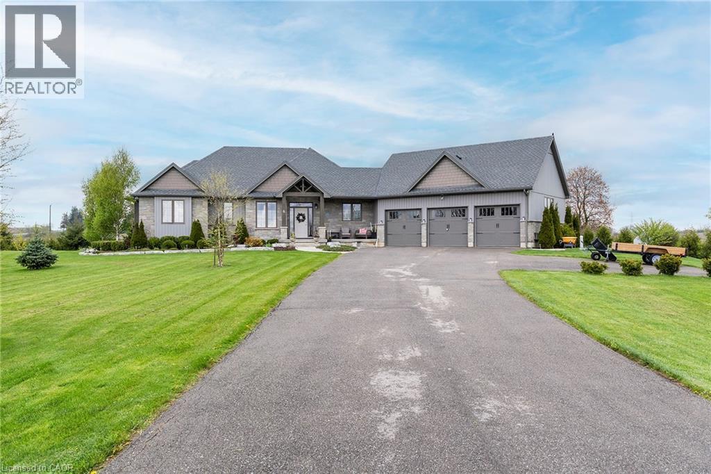 6 MACNEIL Court