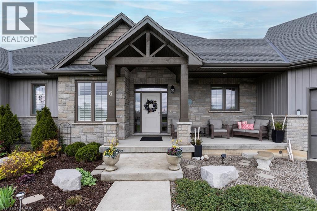 6 MACNEIL Court