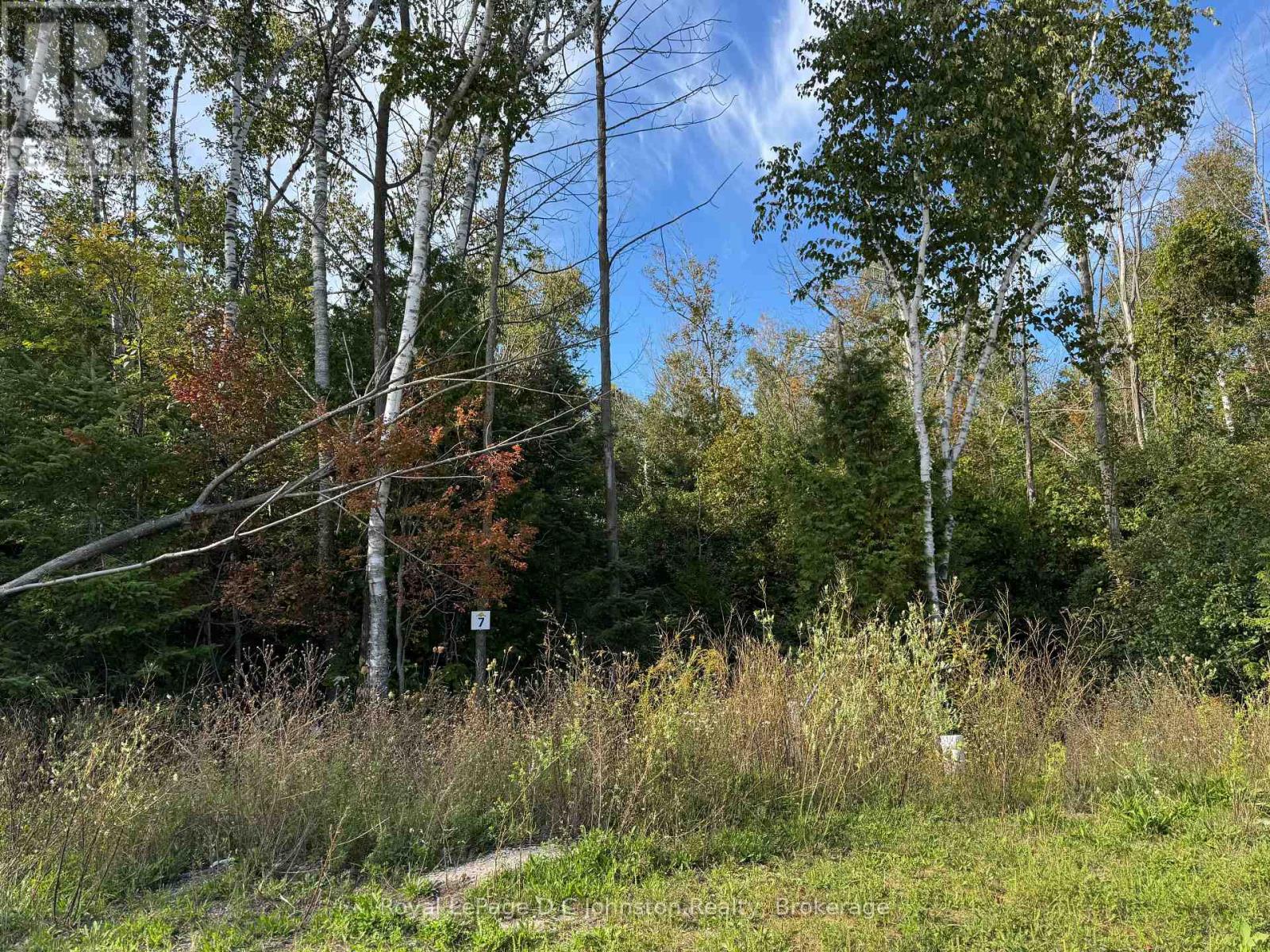 13 LAKESIDE WOODS CRESCENT