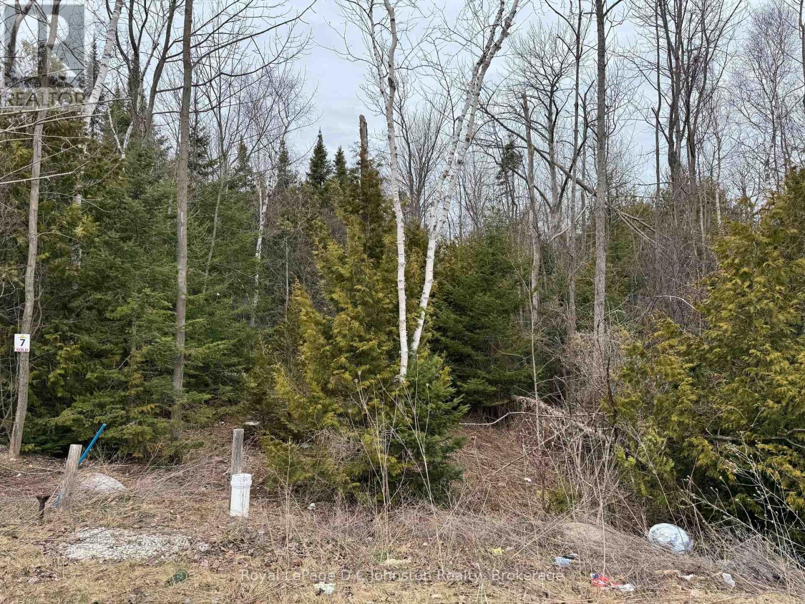 13 LAKESIDE WOODS CRESCENT