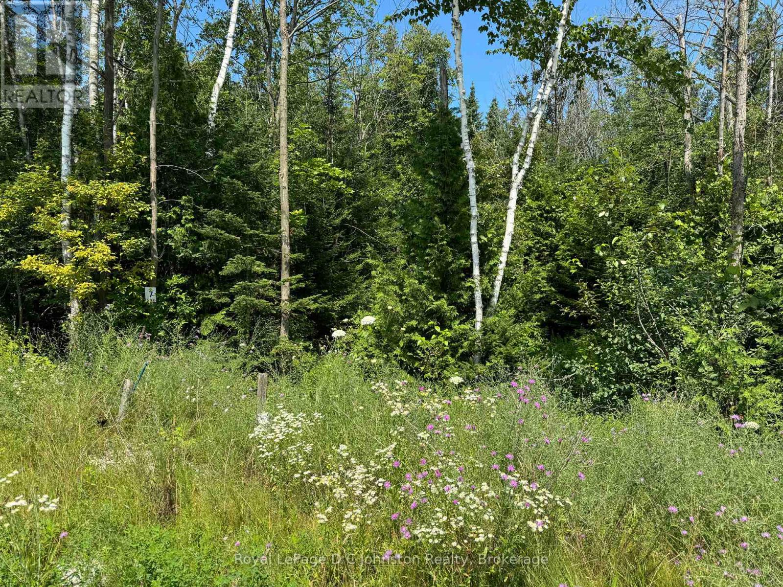 13 LAKESIDE WOODS CRESCENT