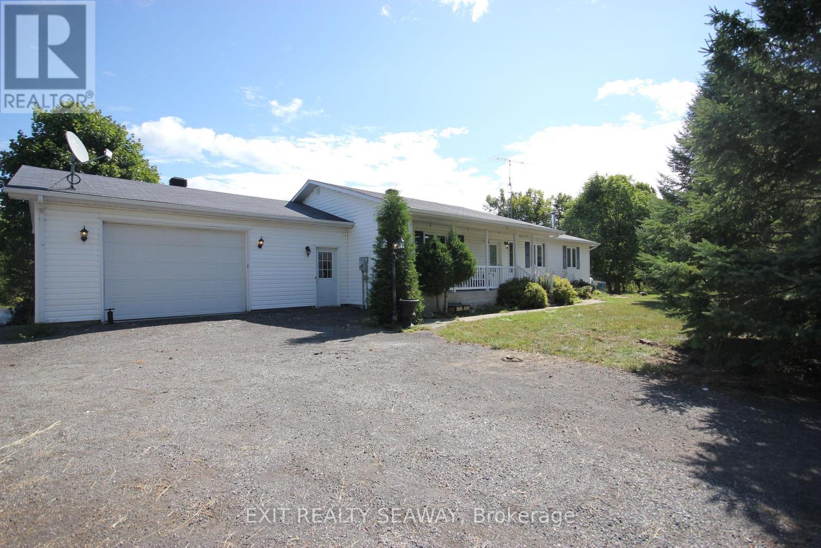 3395 LOCH GARRY ROAD N