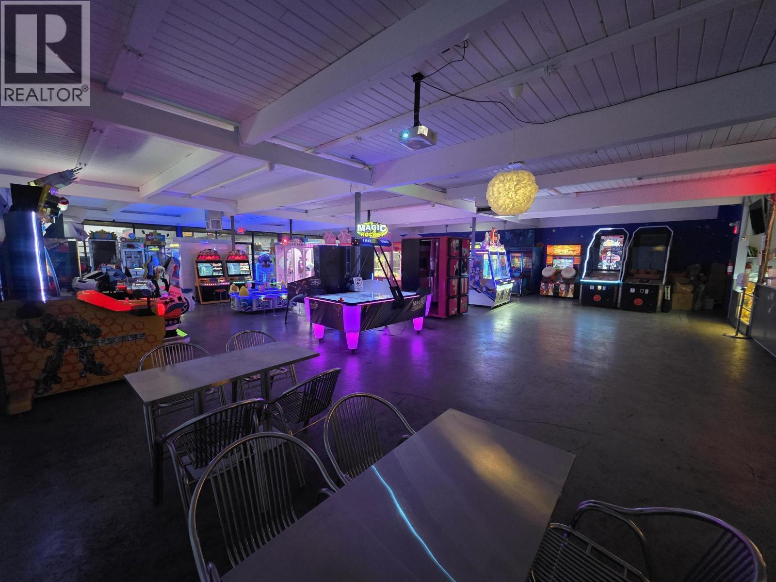 106 4717 LAKELSE AVENUE