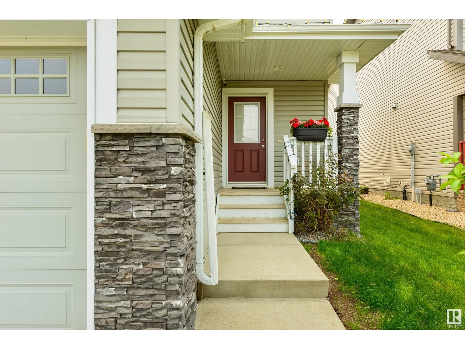 2404 CASSELMAN CR SW