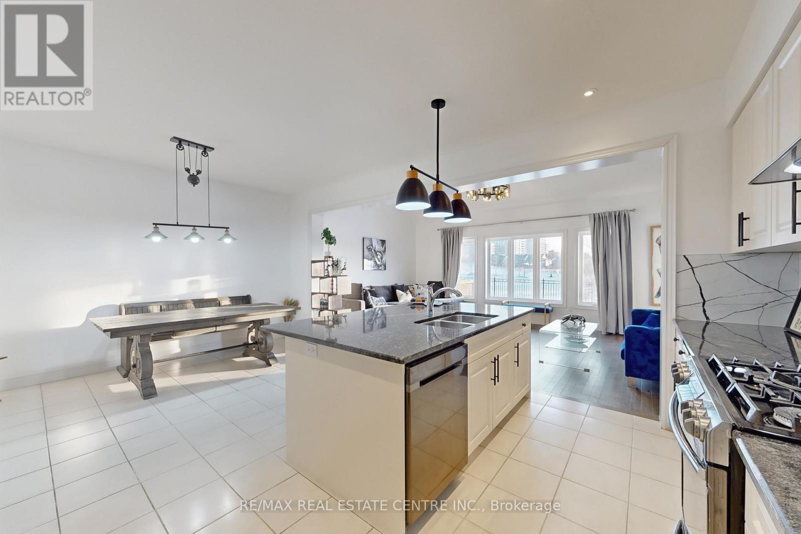 3 - 39 KAY CRESCENT