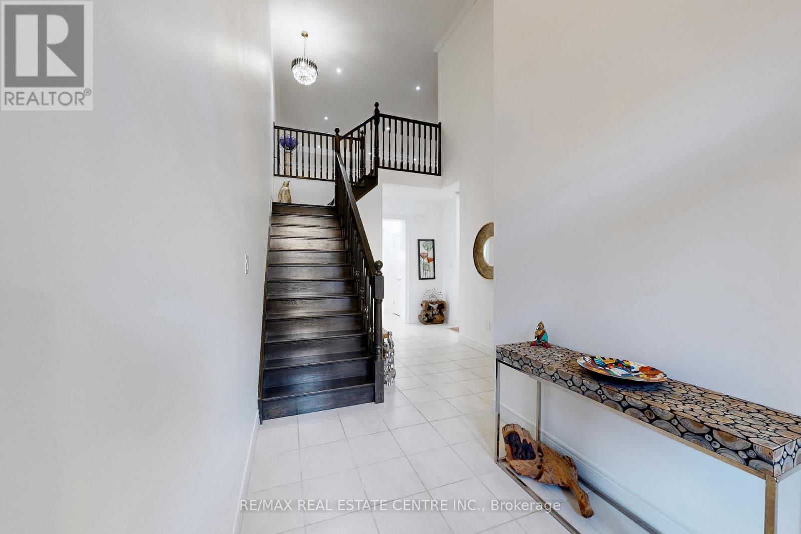3 - 39 KAY CRESCENT