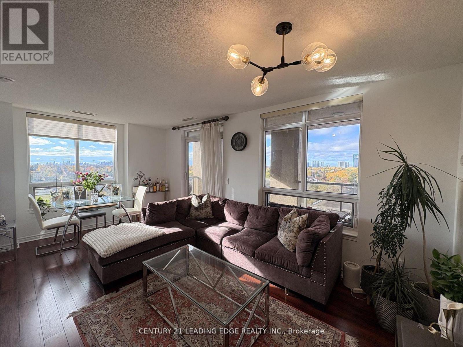 712 - 18 KENASTON GARDENS