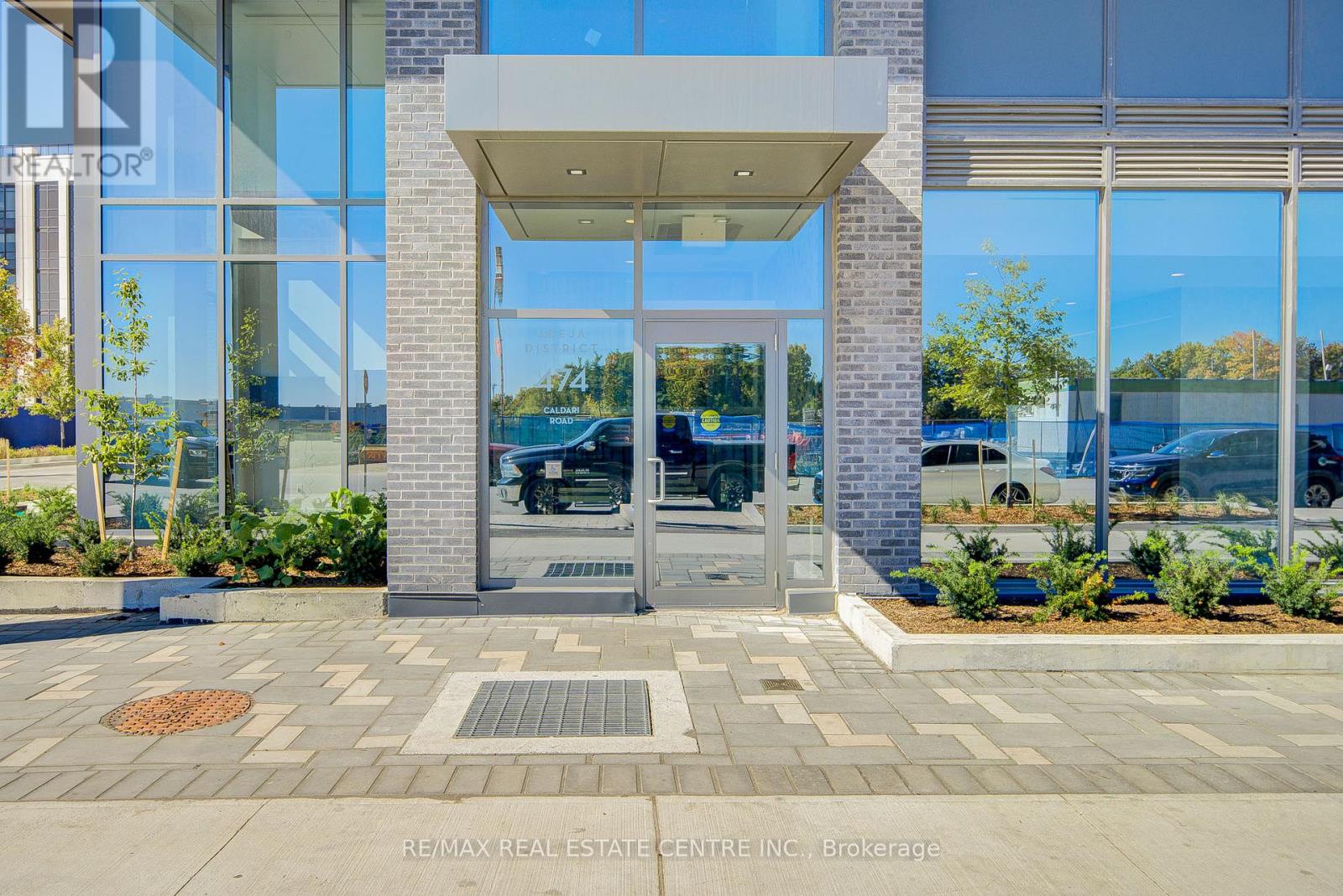 2204 - 474 CALDARI ROAD