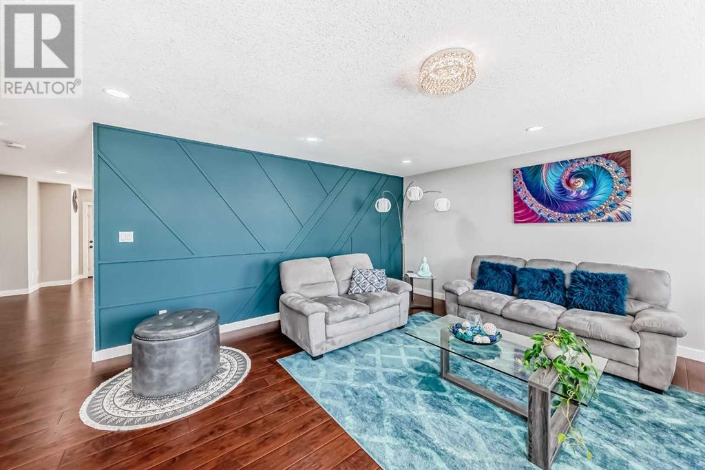 636 Aquitania Boulevard W