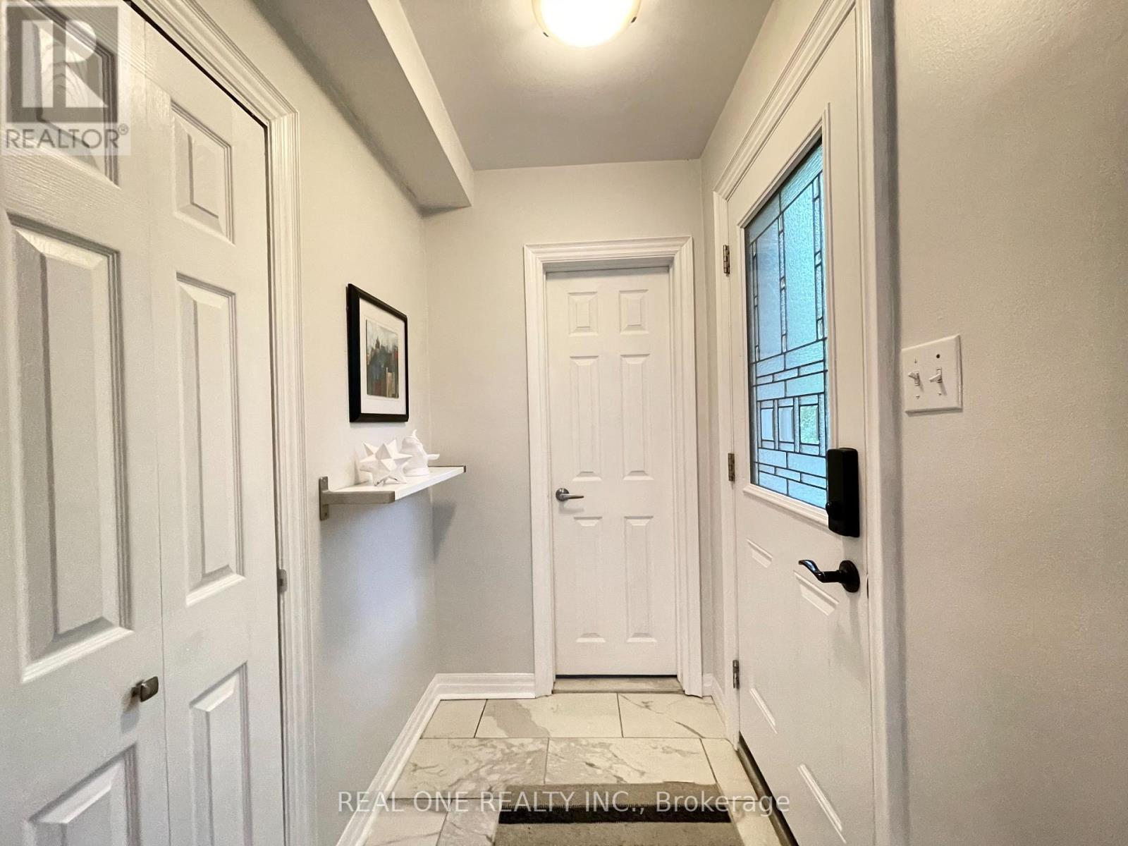290 WESTCOURT PLACE