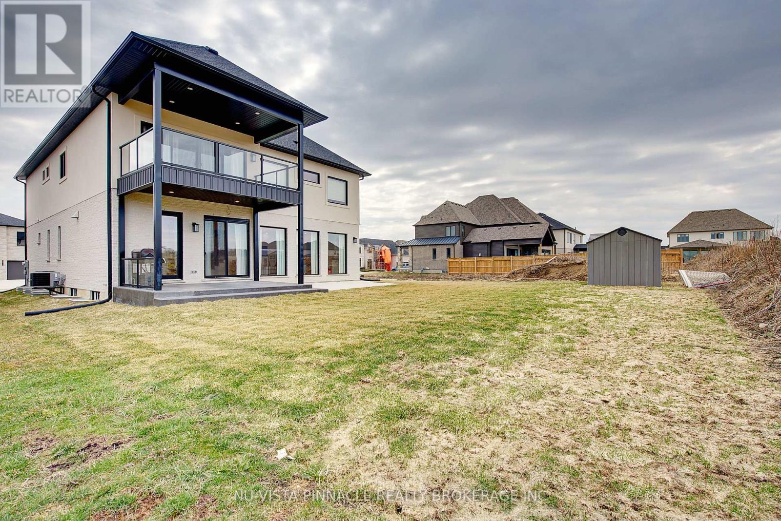 564 CREEKVIEW CHASE