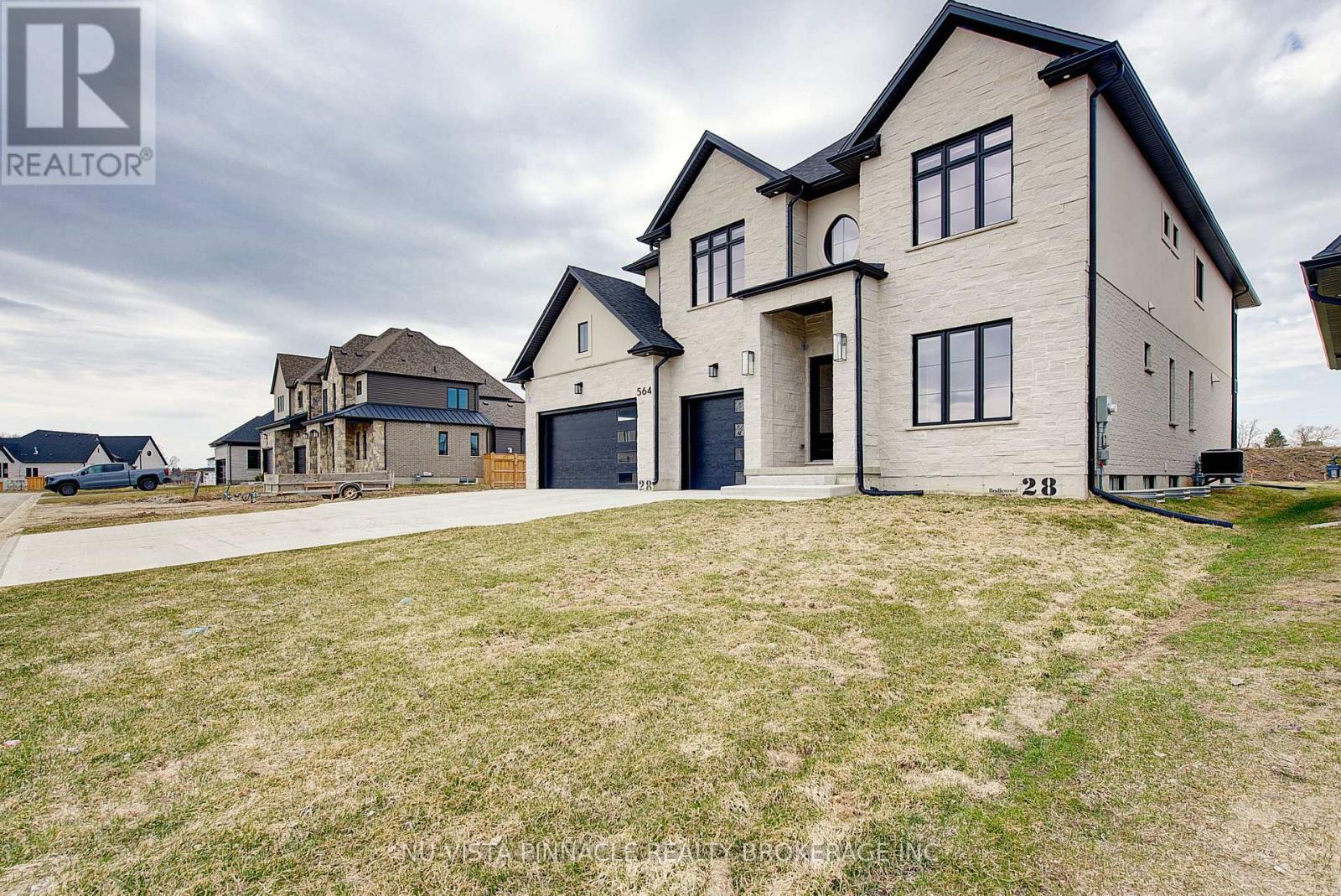 564 CREEKVIEW CHASE
