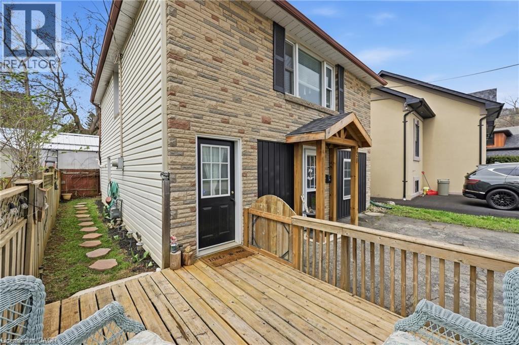 20 PEEL Street S