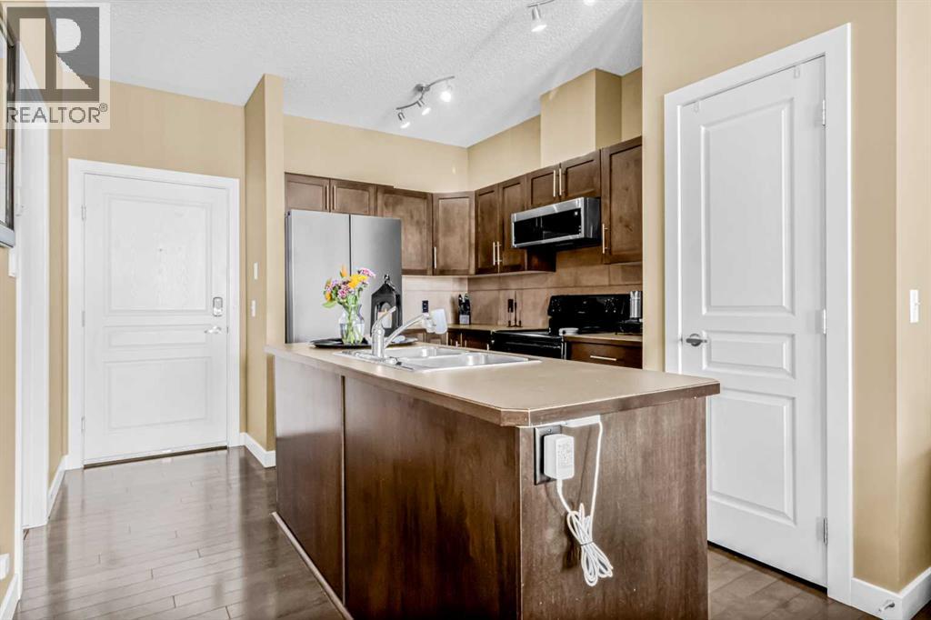 306, 10 Panatella Road NW