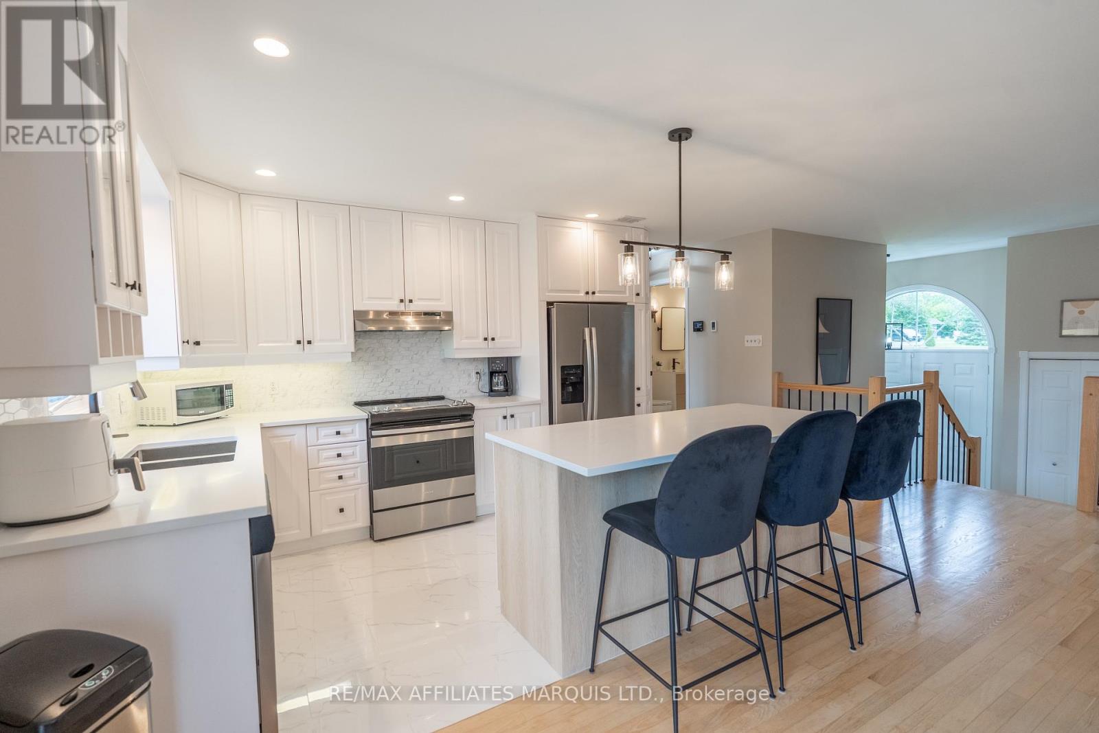18608 GRANDVIEW CRESCENT